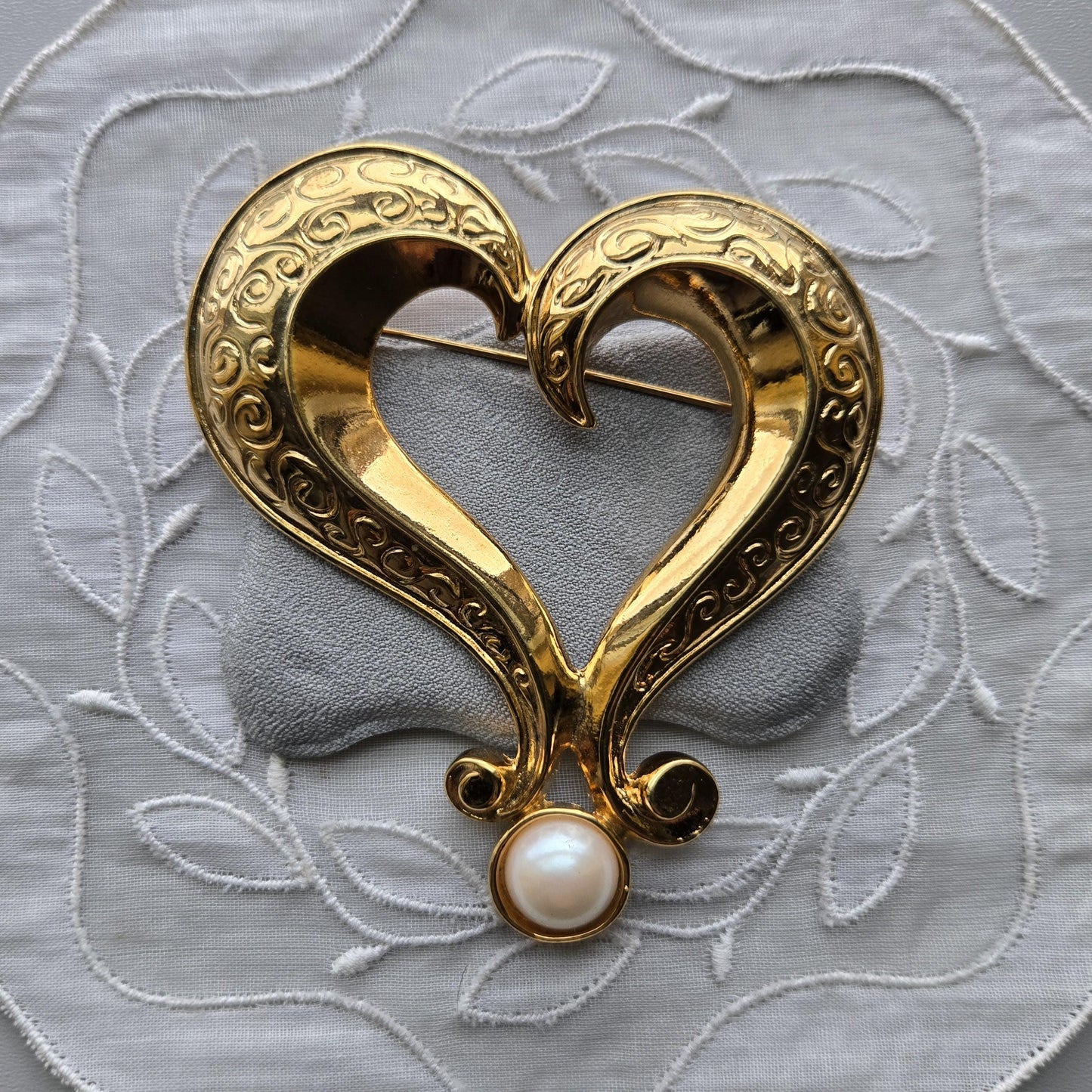 Brooch - Avon Big Pearl Heart Brooch