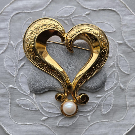 Brooch - Avon Big Pearl Heart Brooch