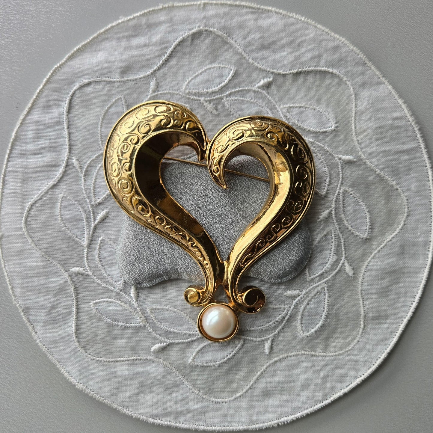 Brooch - Avon Big Pearl Heart Brooch