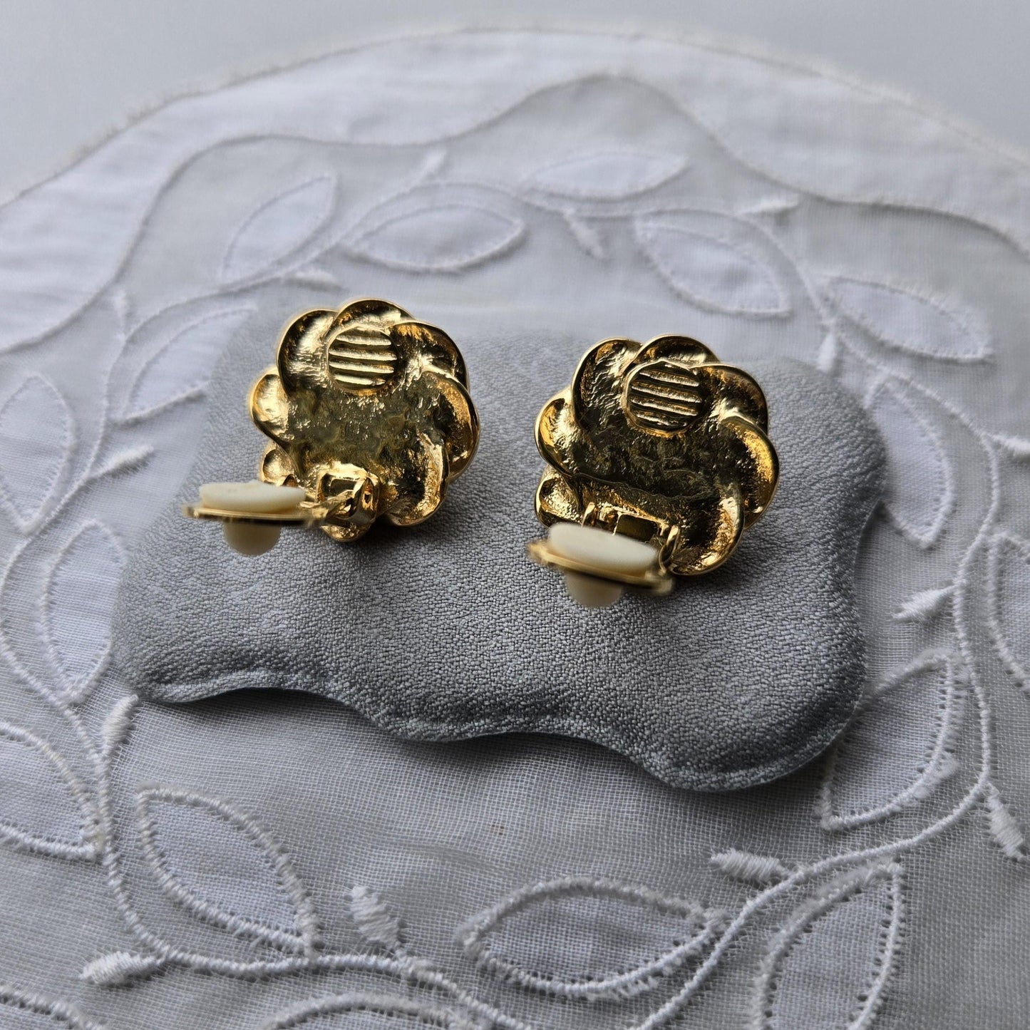 Clip on - Round Pearl Clip on Earrings