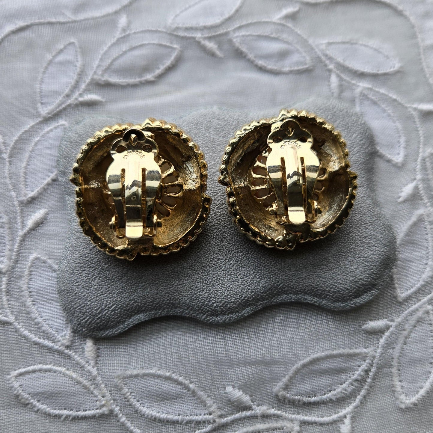 Clip on - Round Pearl with Stylised Leaves Clip on Earrings