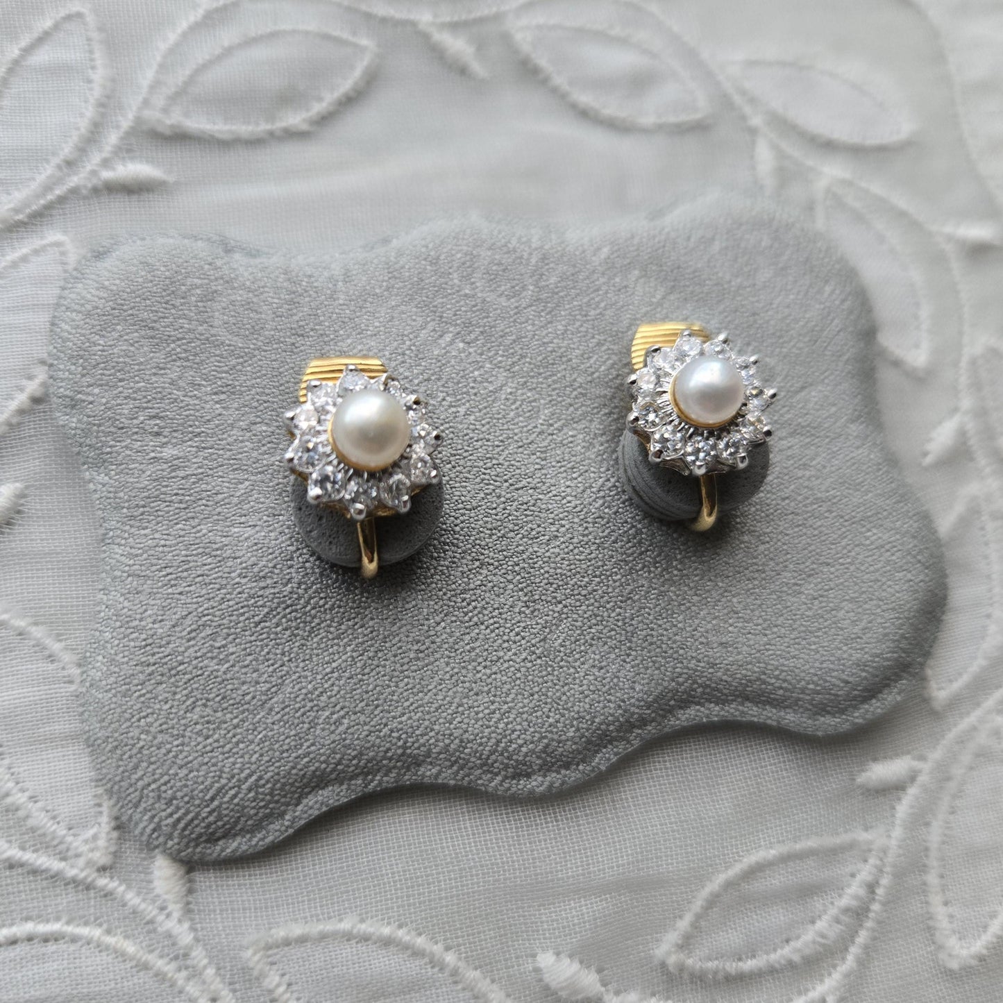 Clip on - Small Pearl and Crystals Flower Clip on Earrings