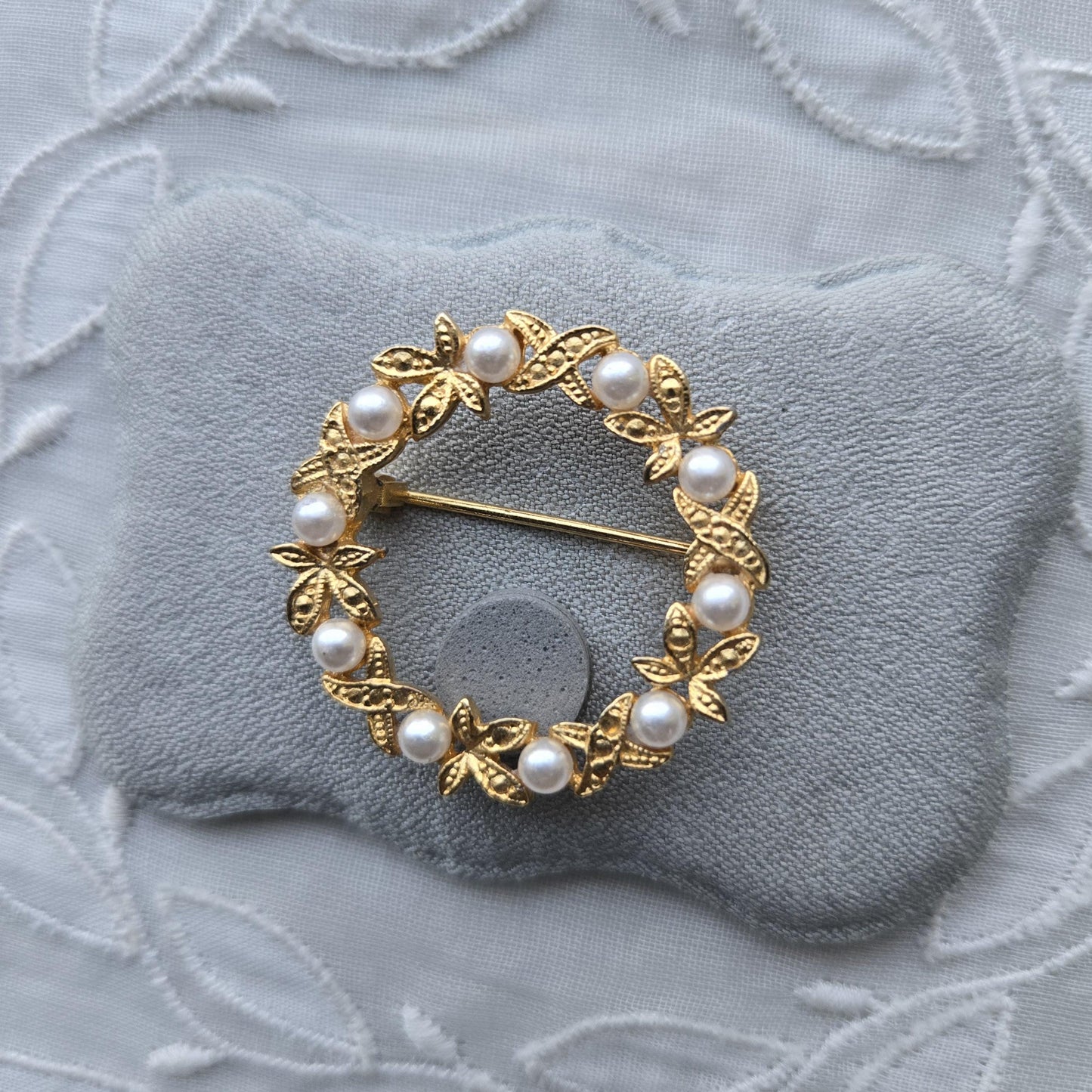 Brooch - Small Pearl Wreath Brooch
