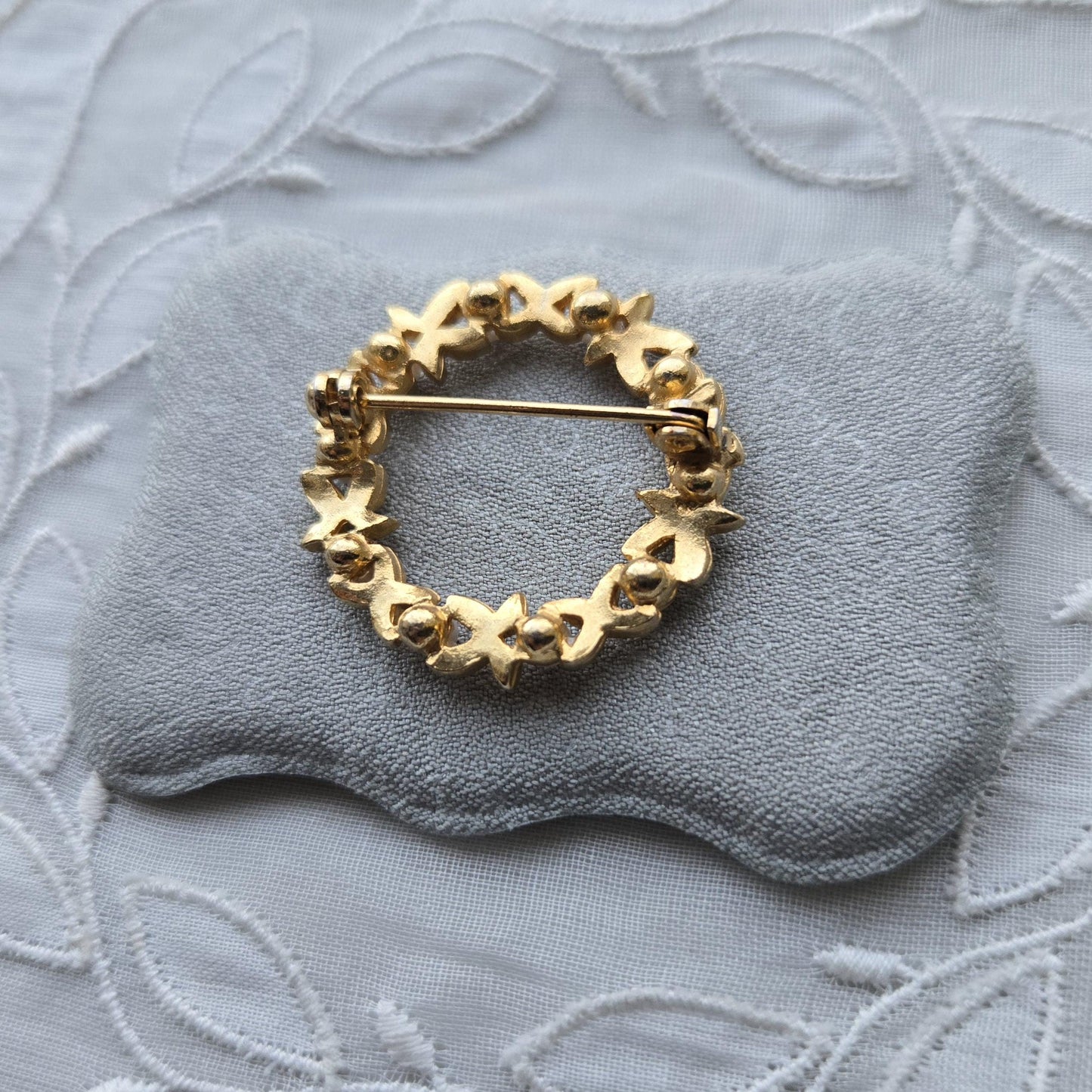 Brooch - Small Pearl Wreath Brooch