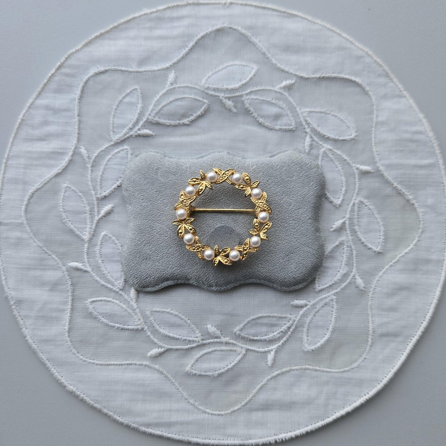 Brooch - Small Pearl Wreath Brooch