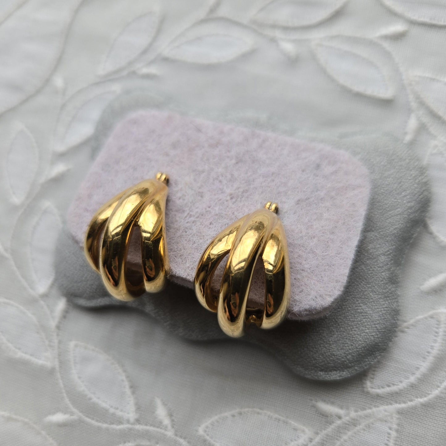 Posts - Gold Split Hoop Earrings