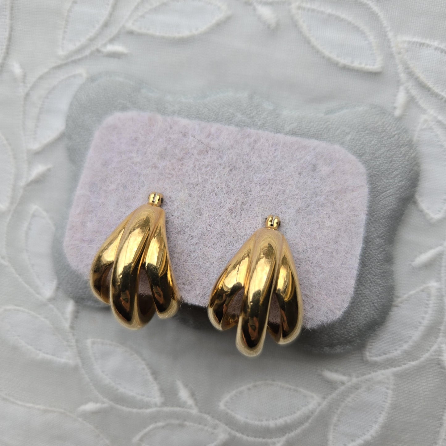 Posts - Gold Split Hoop Earrings