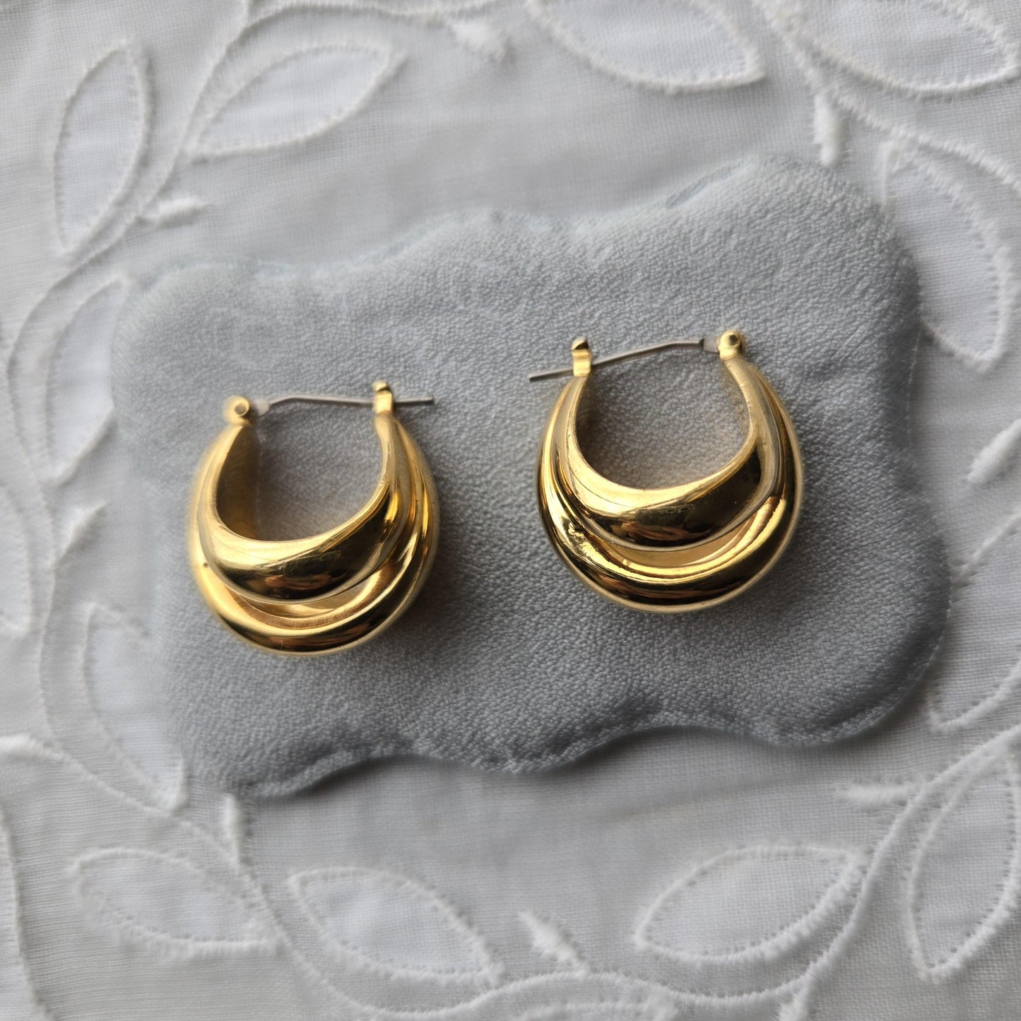 Posts - Gold Split Hoop Earrings