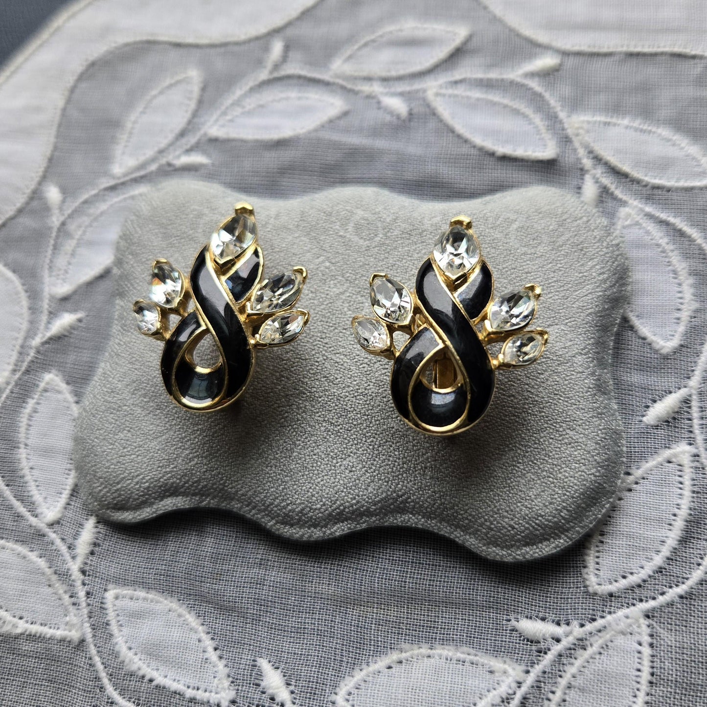 Clip on - Trifari Black Ribbon Crystal Clip on Earrings