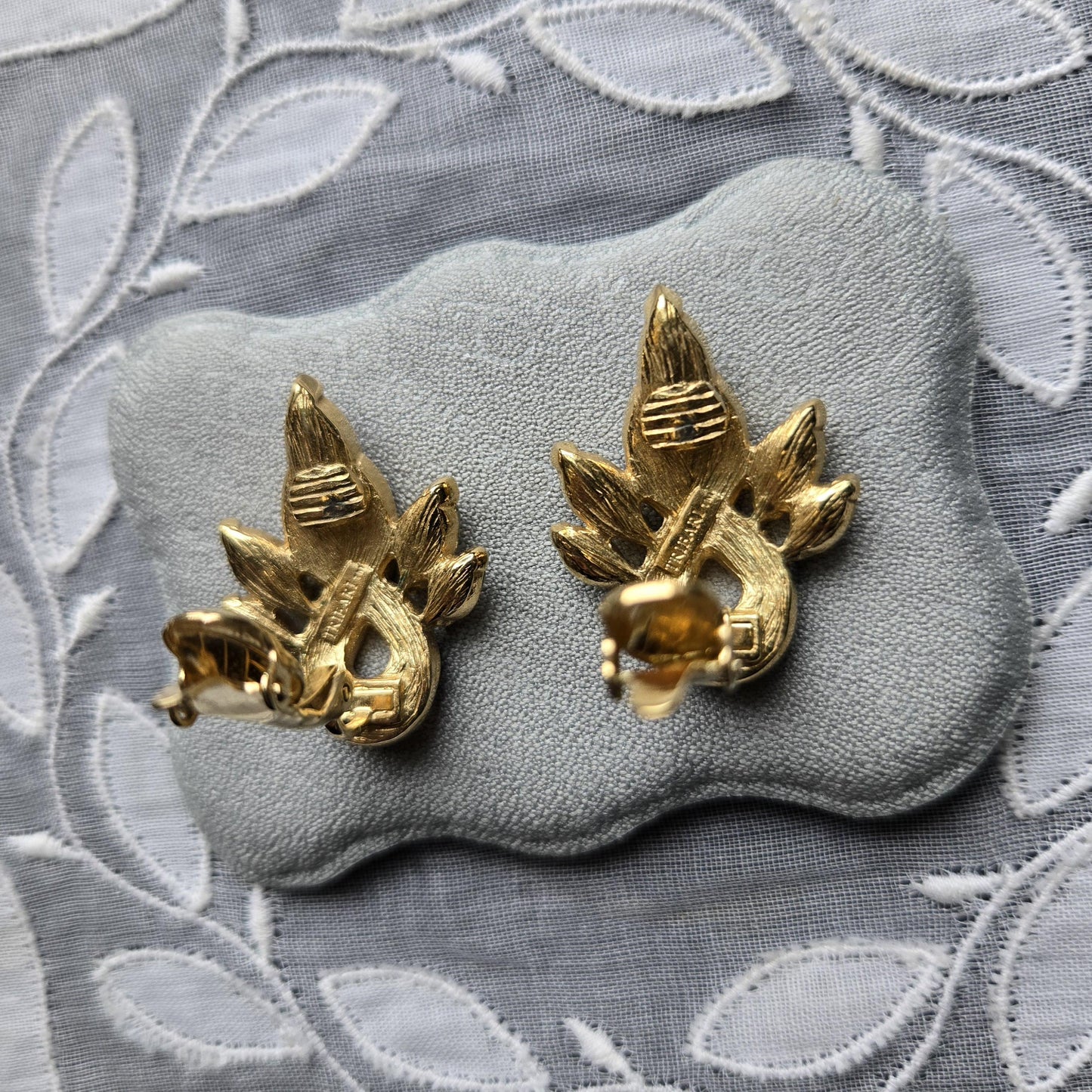 Clip on - Trifari Black Ribbon Crystal Clip on Earrings