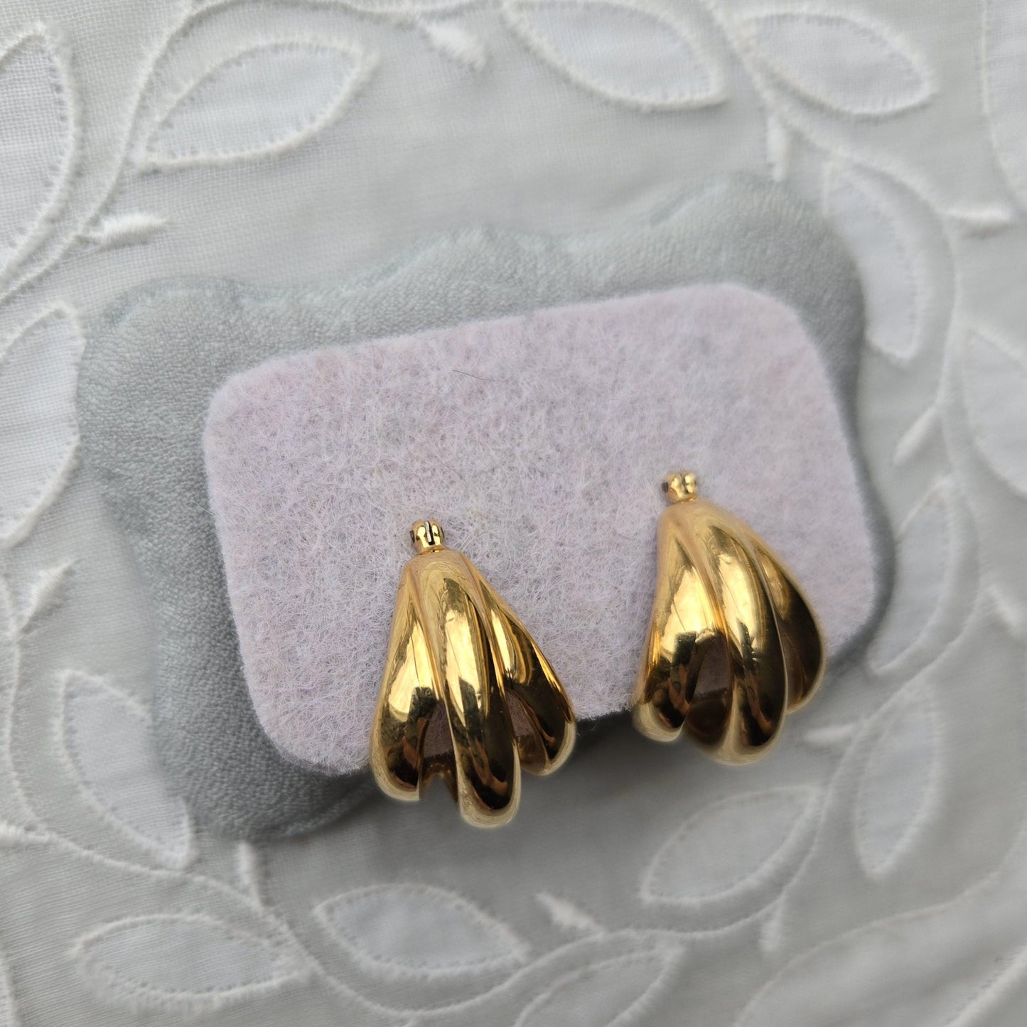 Posts - Gold Split Hoop Earrings