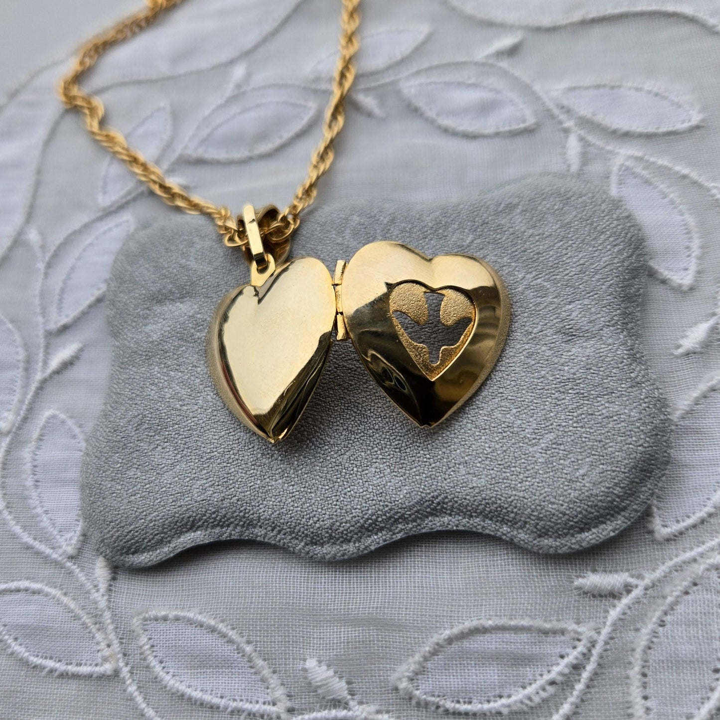 Necklace - Gold Heart Locket Pendant Necklace