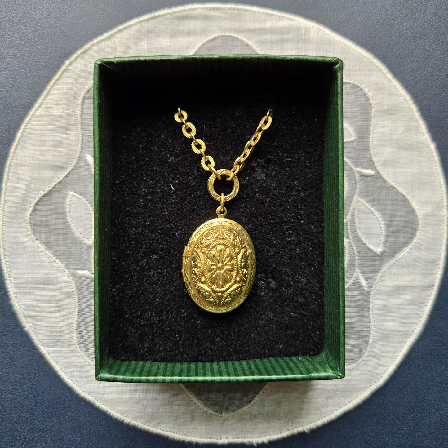 Necklace - 1928 Gold Oval Locket Pendant Necklace