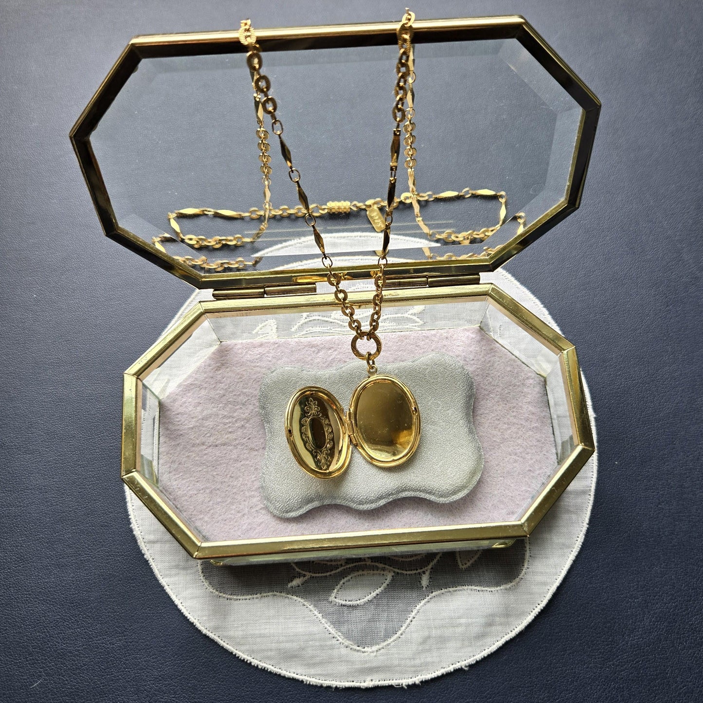 Necklace - 1928 Gold Oval Locket Pendant Necklace