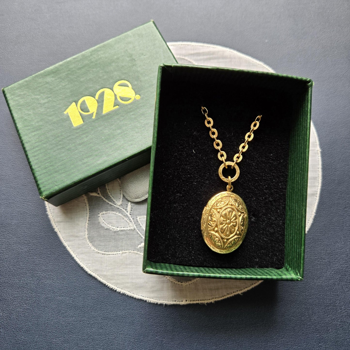 Necklace - 1928 Gold Oval Locket Pendant Necklace