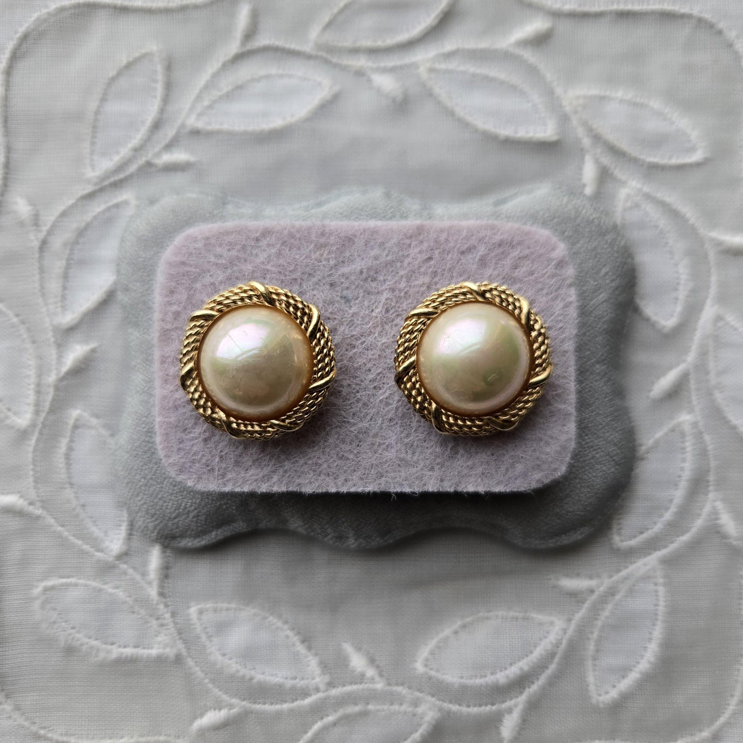 Posts - Gold Twist Pearl Cabochon Stud Earrings