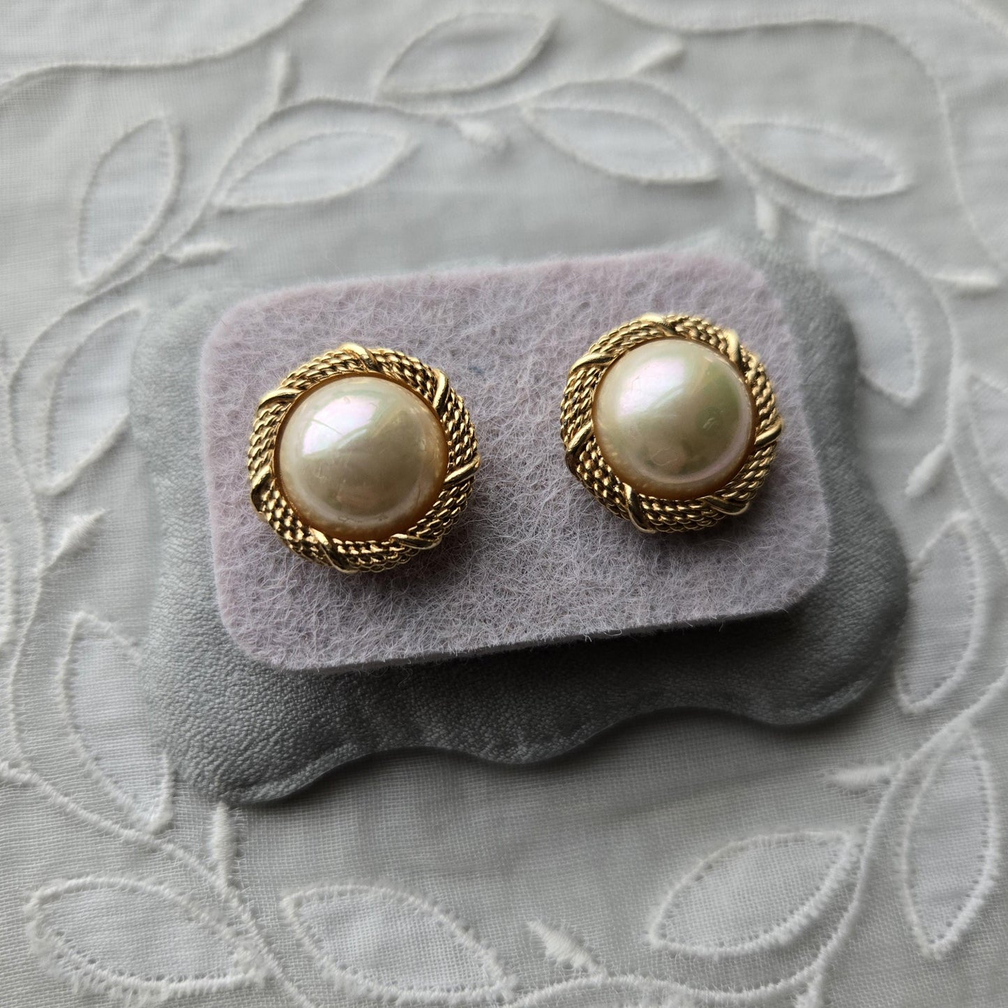 Posts - Gold Twist Pearl Cabochon Stud Earrings