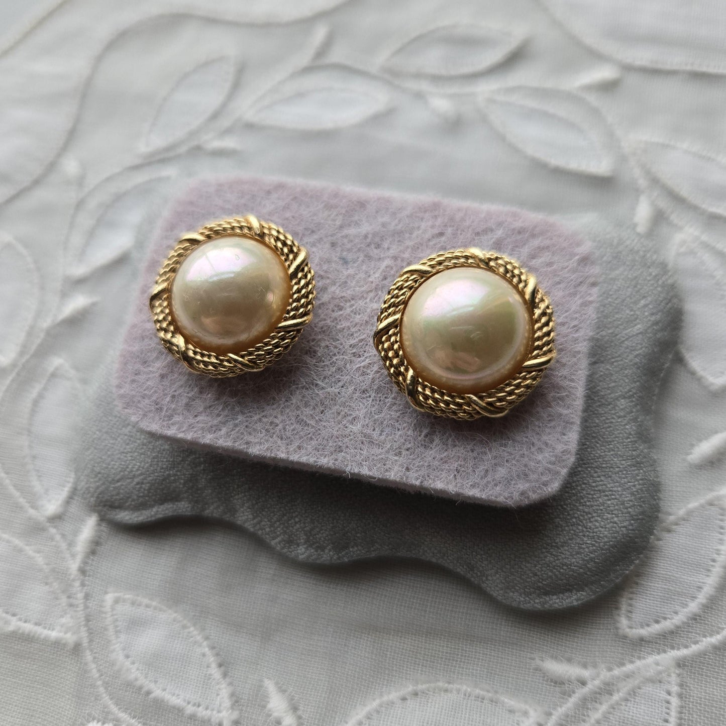 Posts - Gold Twist Pearl Cabochon Stud Earrings