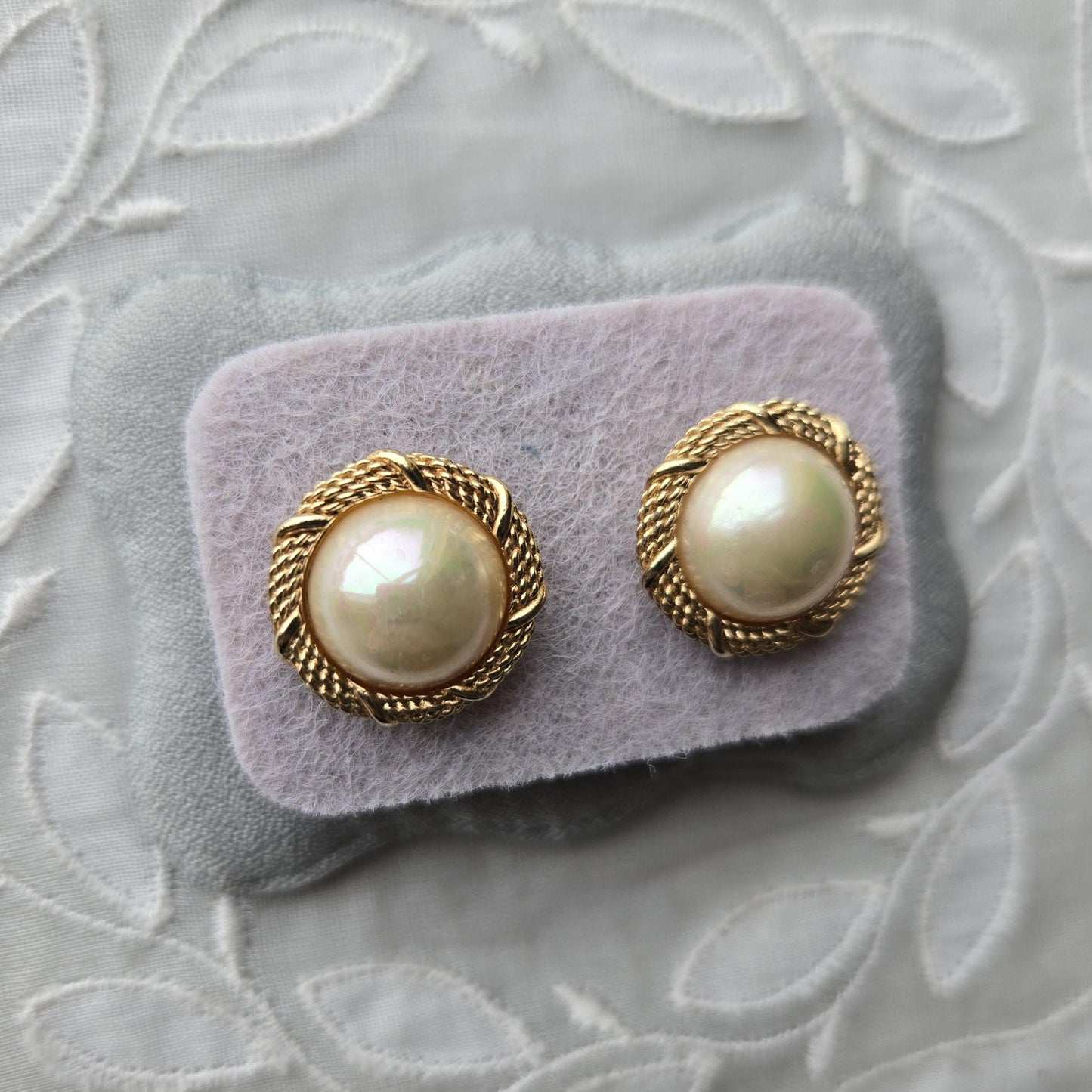 Posts - Gold Twist Pearl Cabochon Stud Earrings