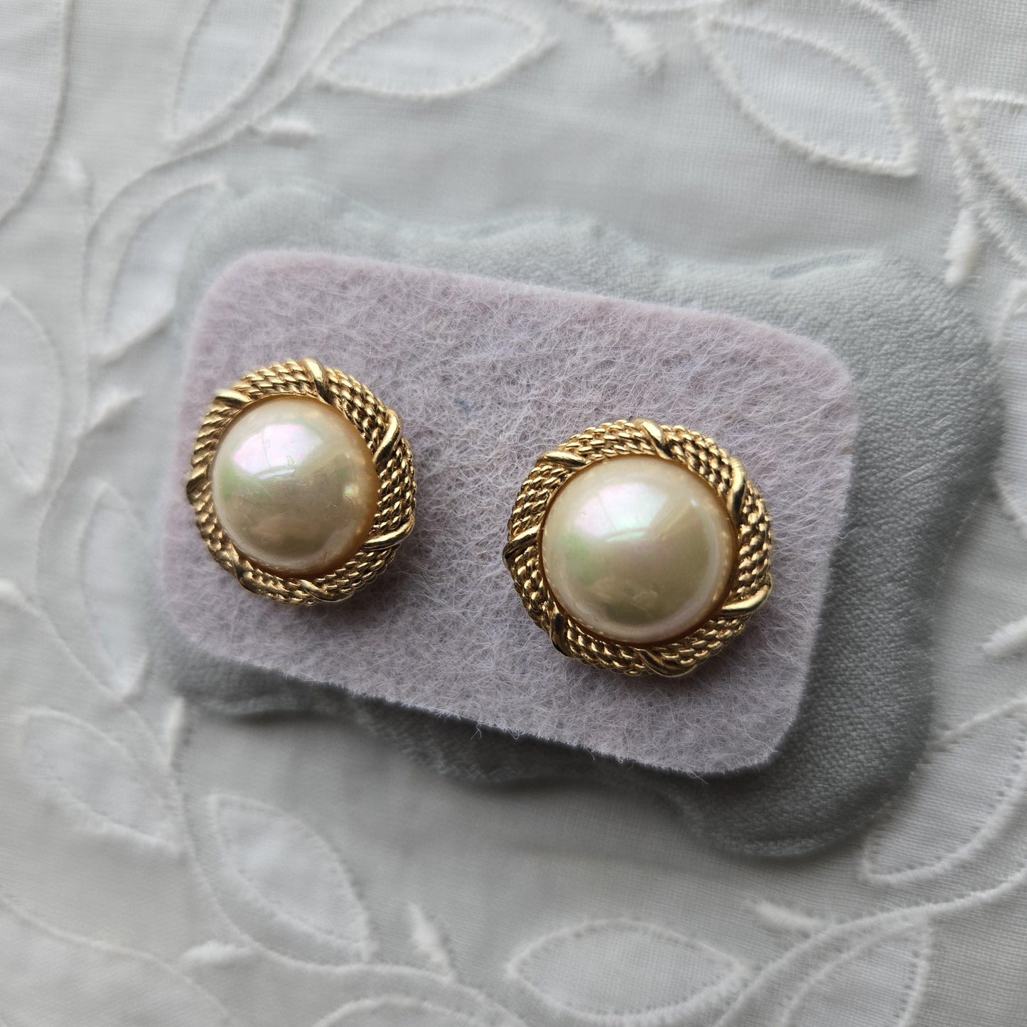 Posts - Gold Twist Pearl Cabochon Stud Earrings