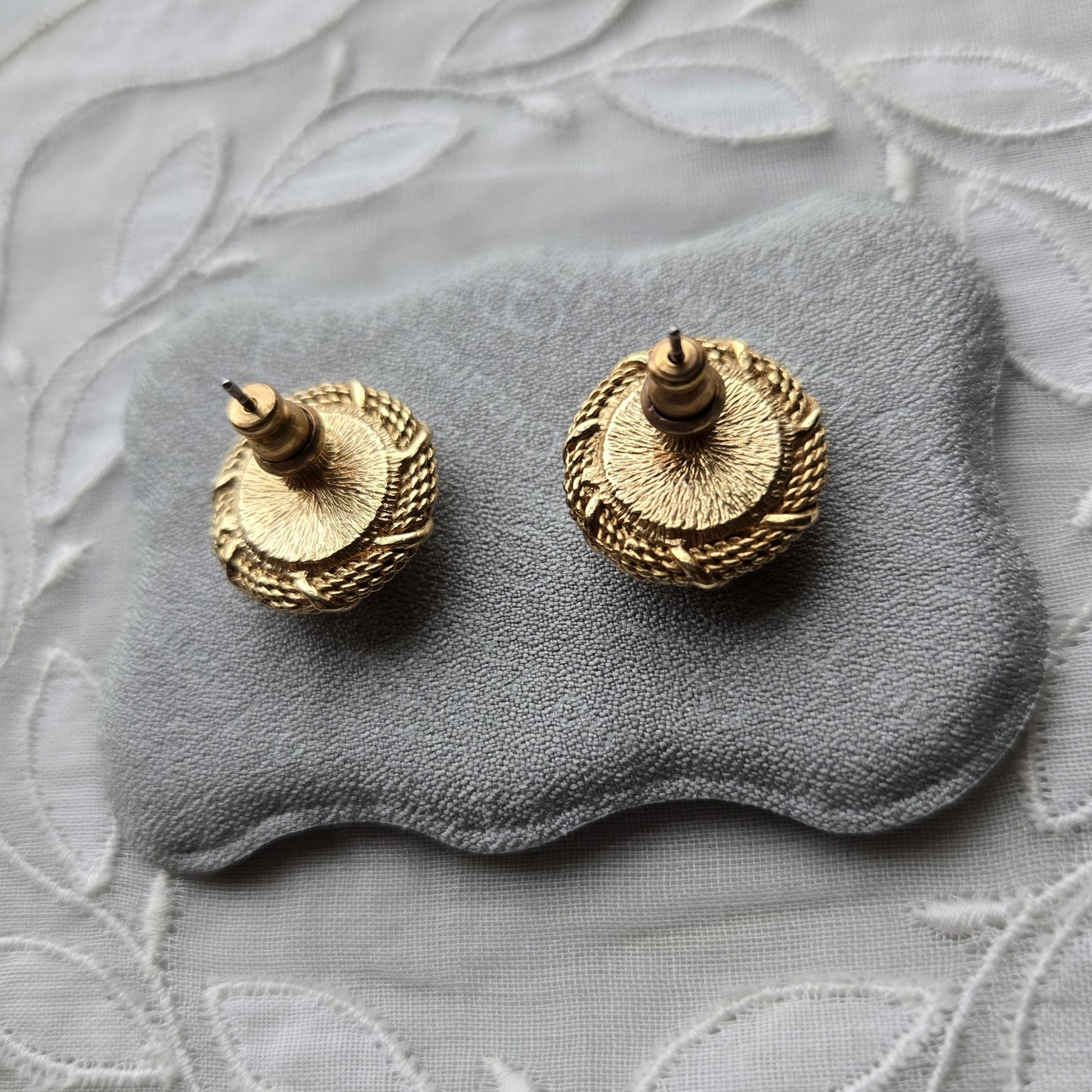 Posts - Gold Twist Pearl Cabochon Stud Earrings