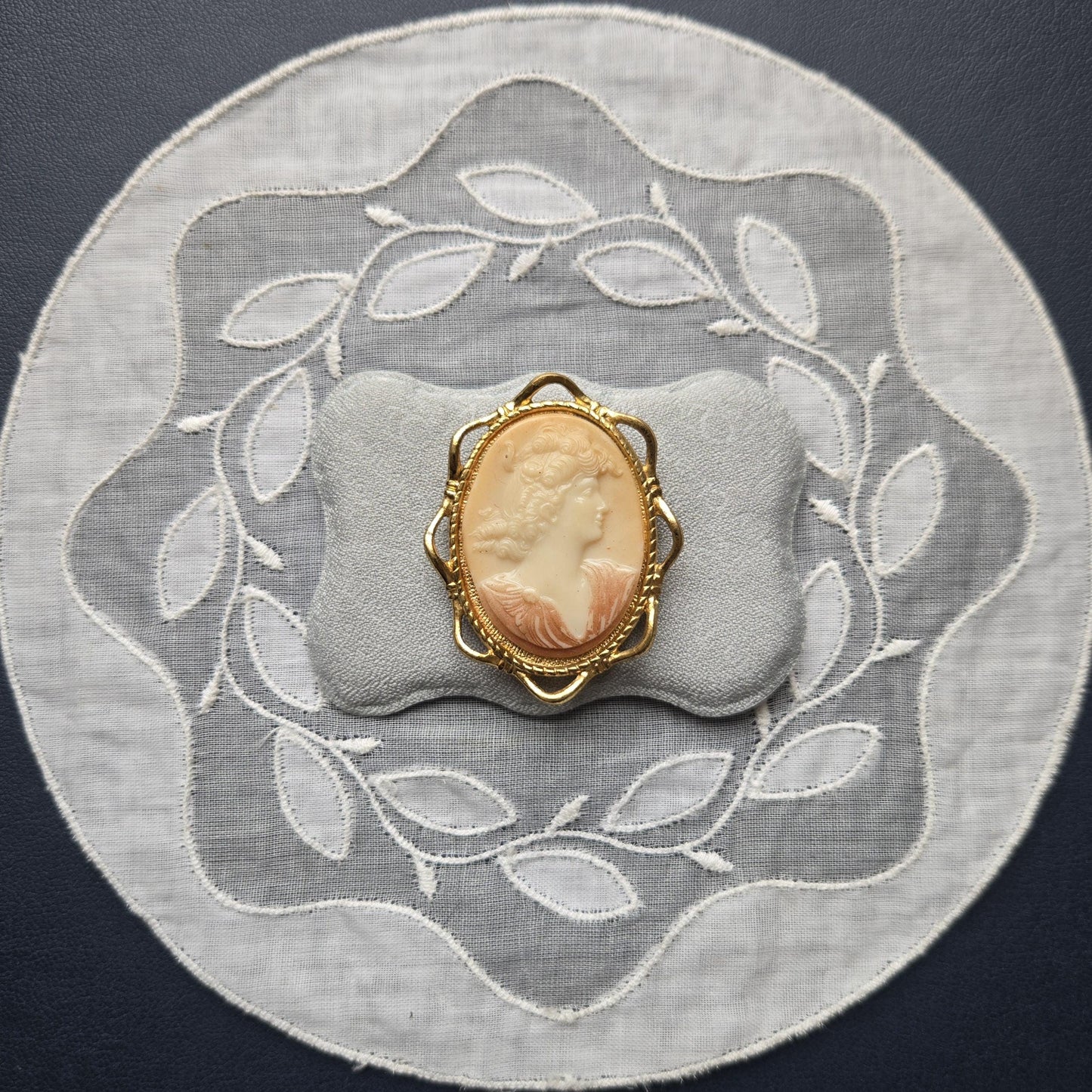 Brooch - Gold Ribbon Frame Cameo Brooch