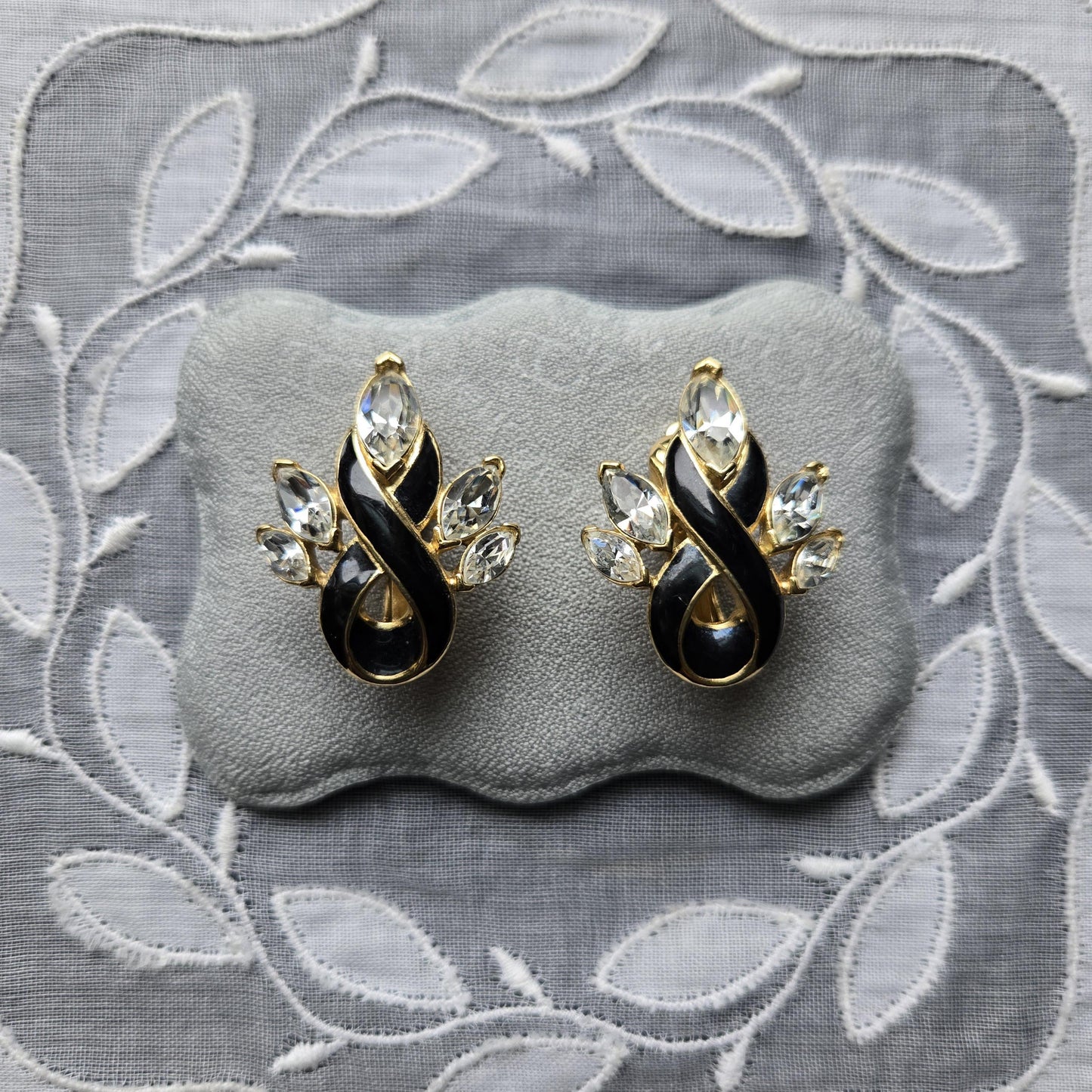 Clip on - Trifari Black Ribbon Crystal Clip on Earrings