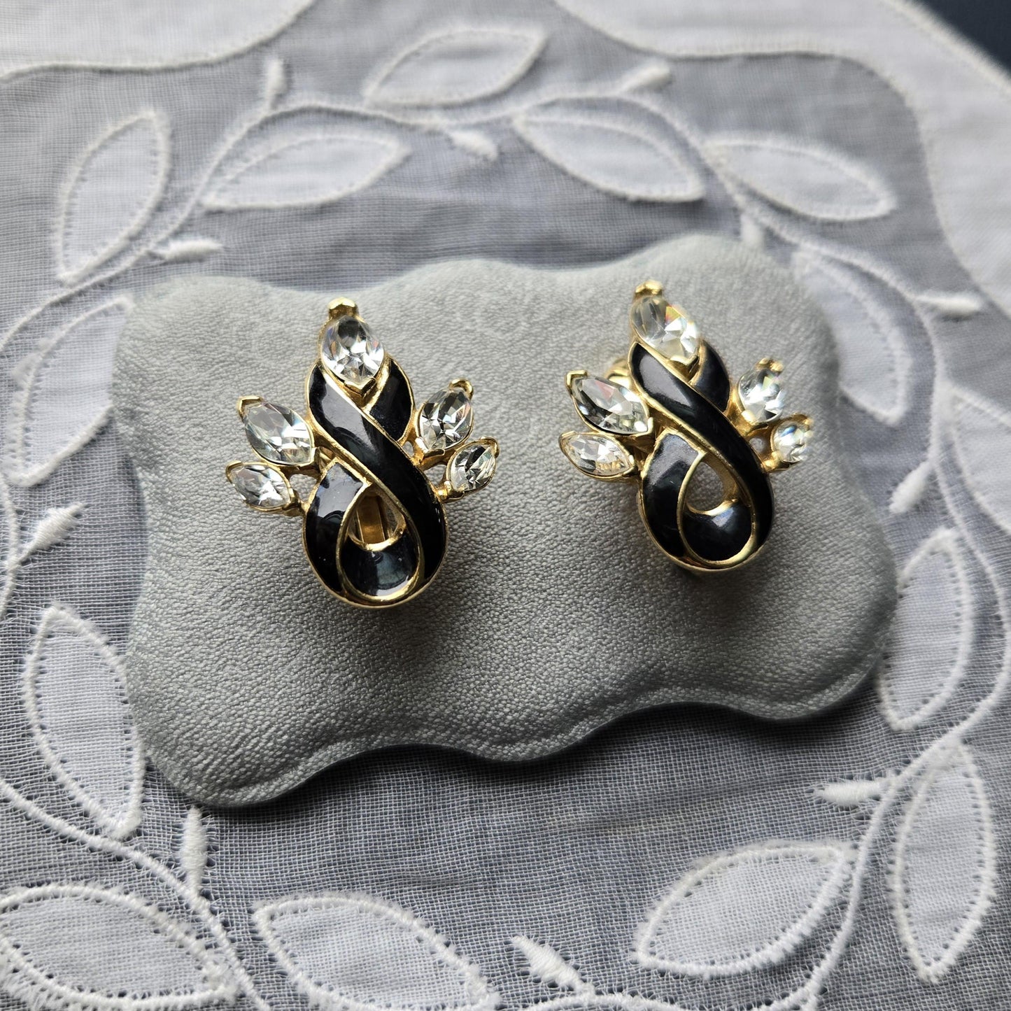 Clip on - Trifari Black Ribbon Crystal Clip on Earrings