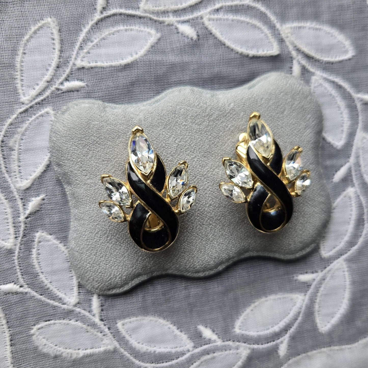 Clip on - Trifari Black Ribbon Crystal Clip on Earrings