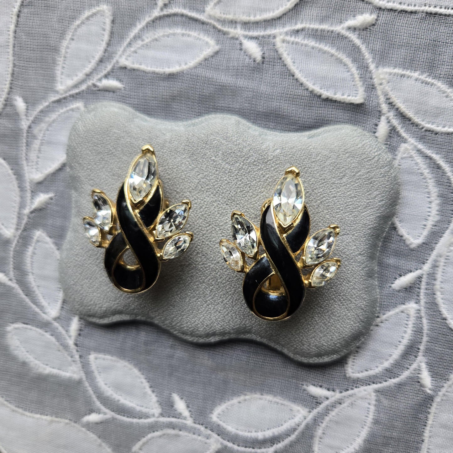 Clip on - Trifari Black Ribbon Crystal Clip on Earrings