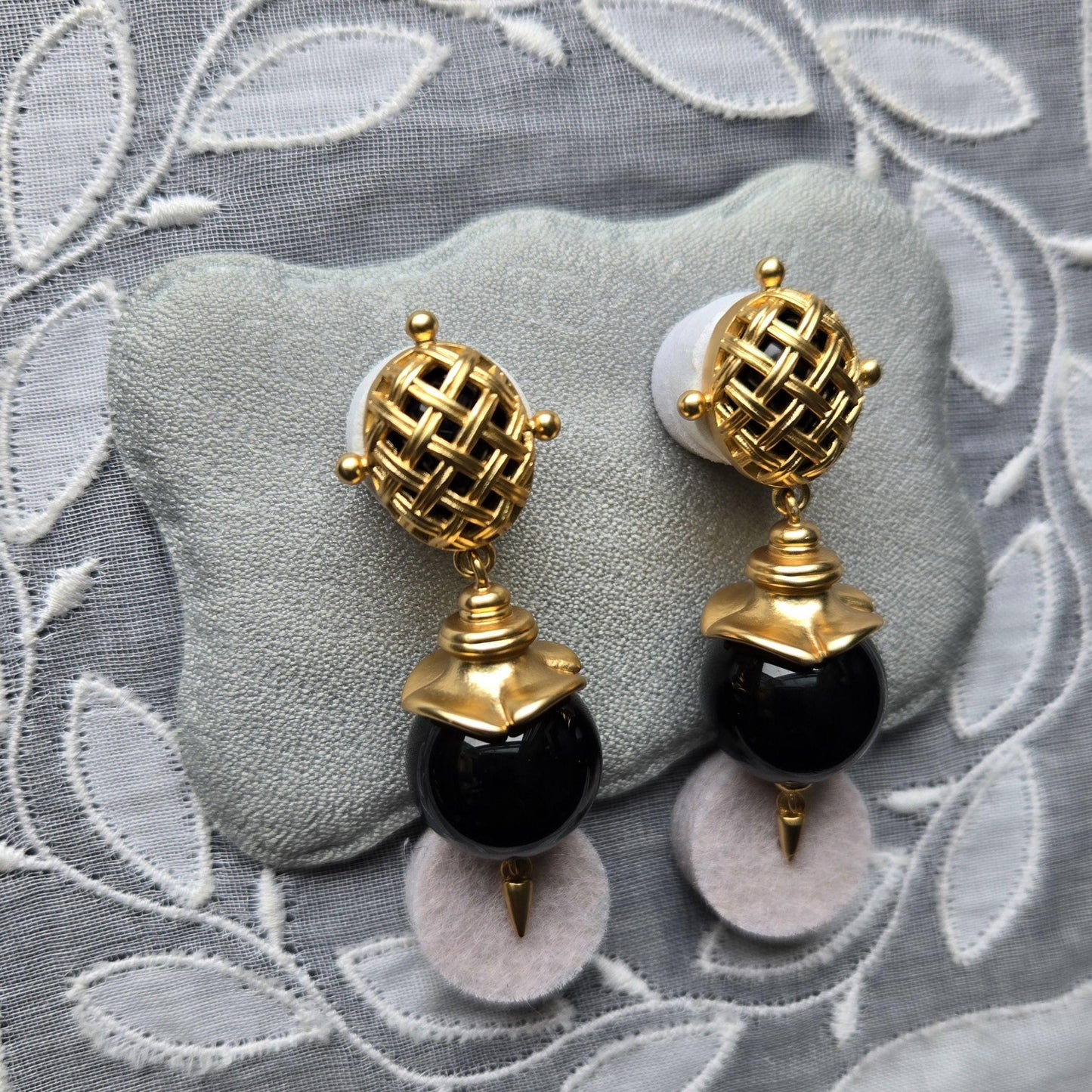 Posts - Lattice Top Black Drop Earrings