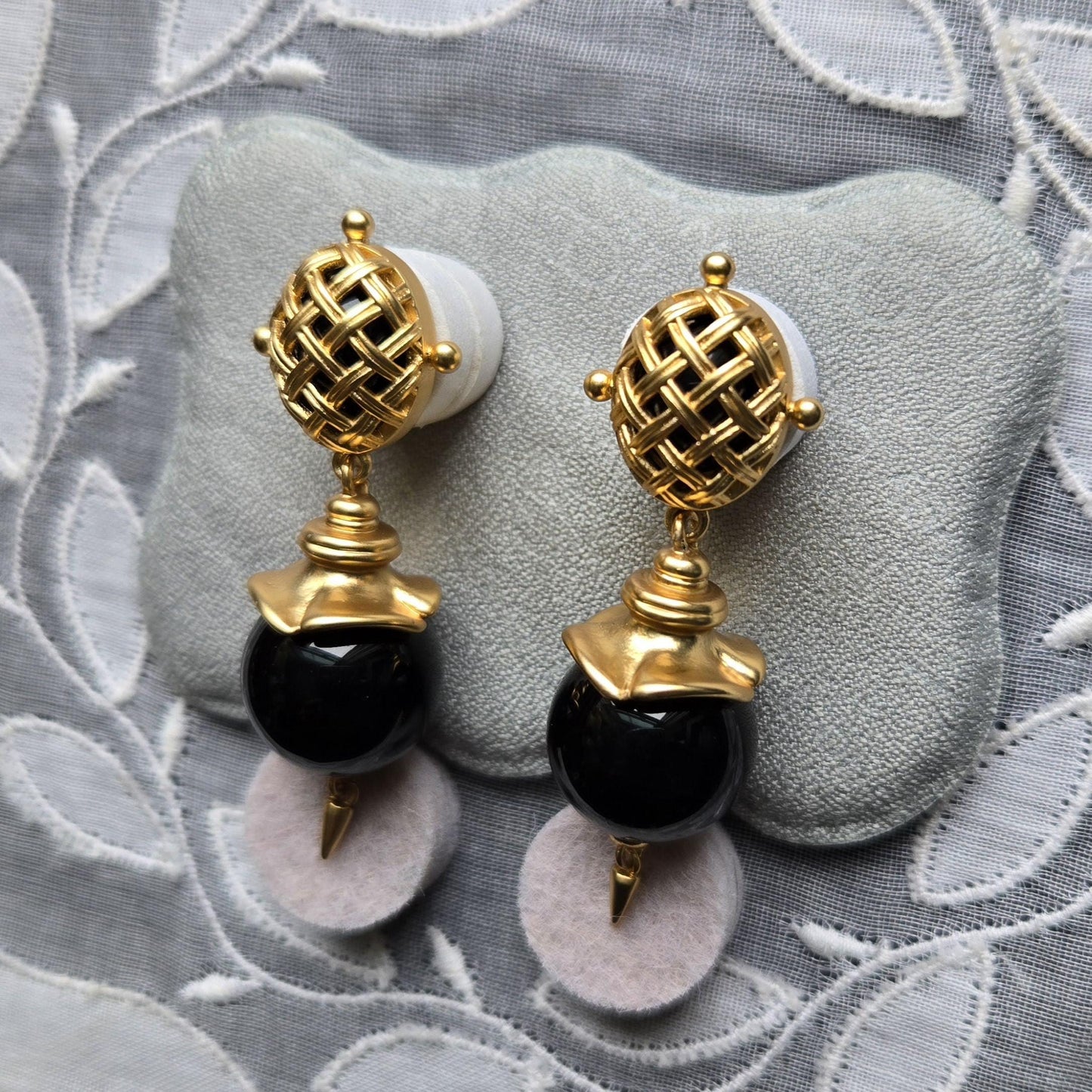 Posts - Lattice Top Black Drop Earrings