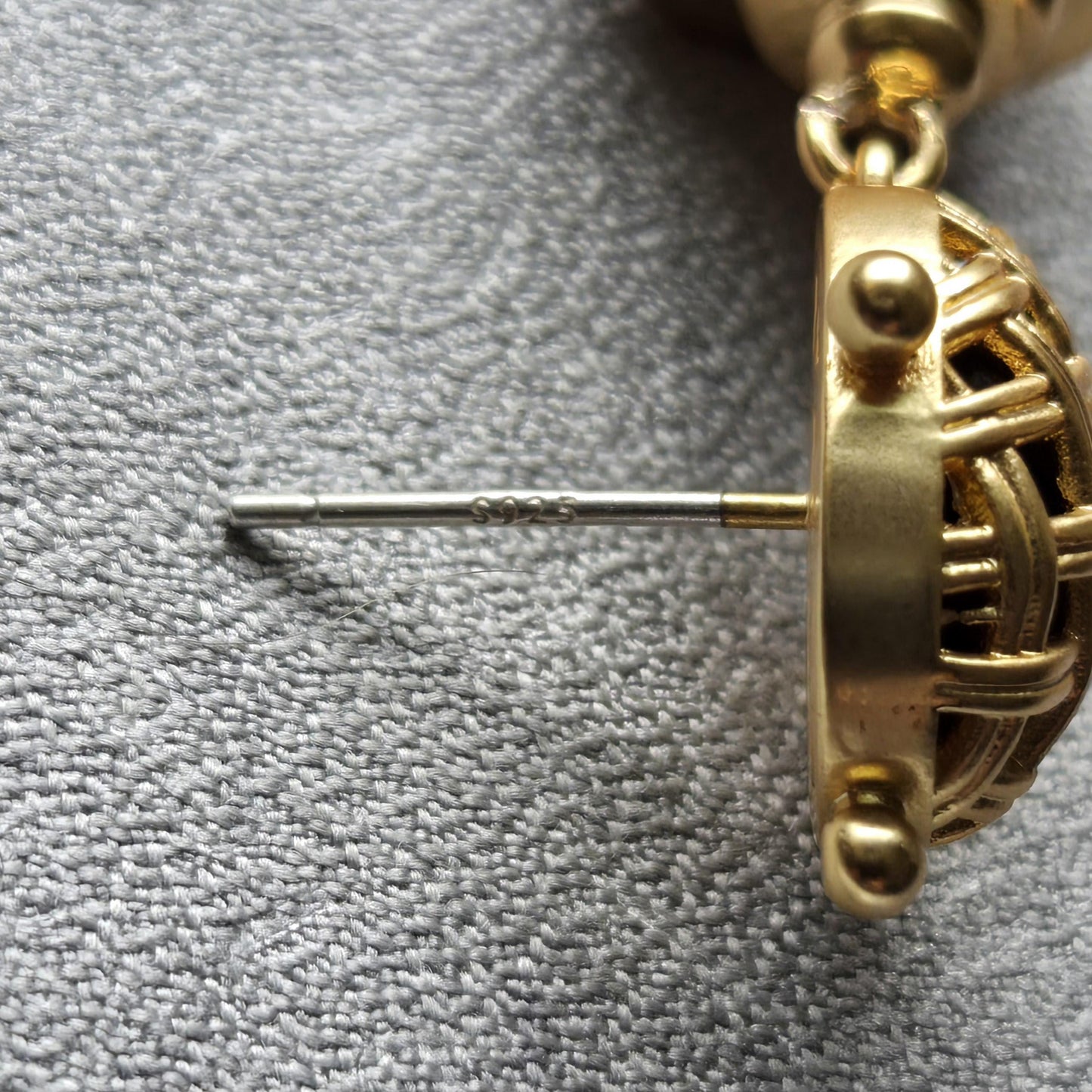 Posts - Lattice Top Black Drop Earrings