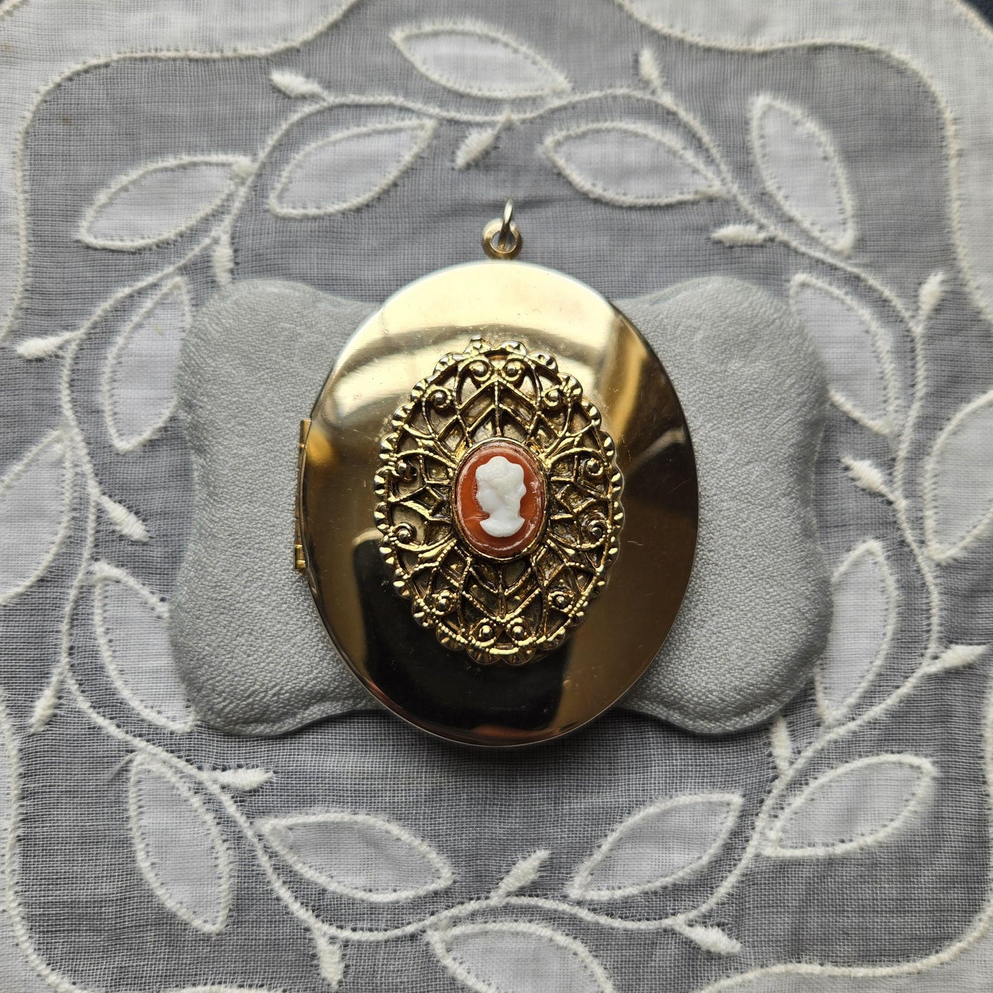 Pendant - Oval Filigree Cameo Locket Pendant