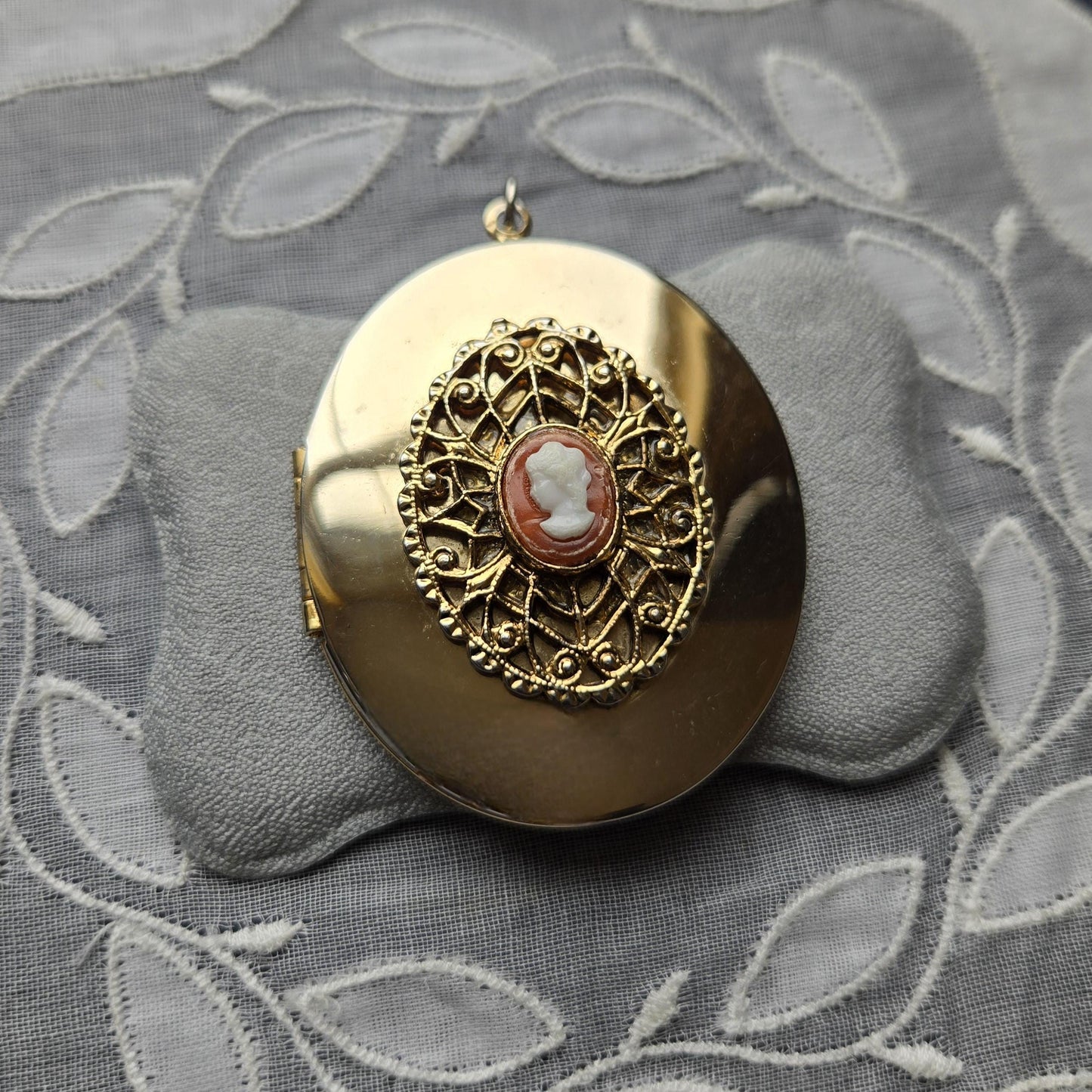 Pendant - Oval Filigree Cameo Locket Pendant