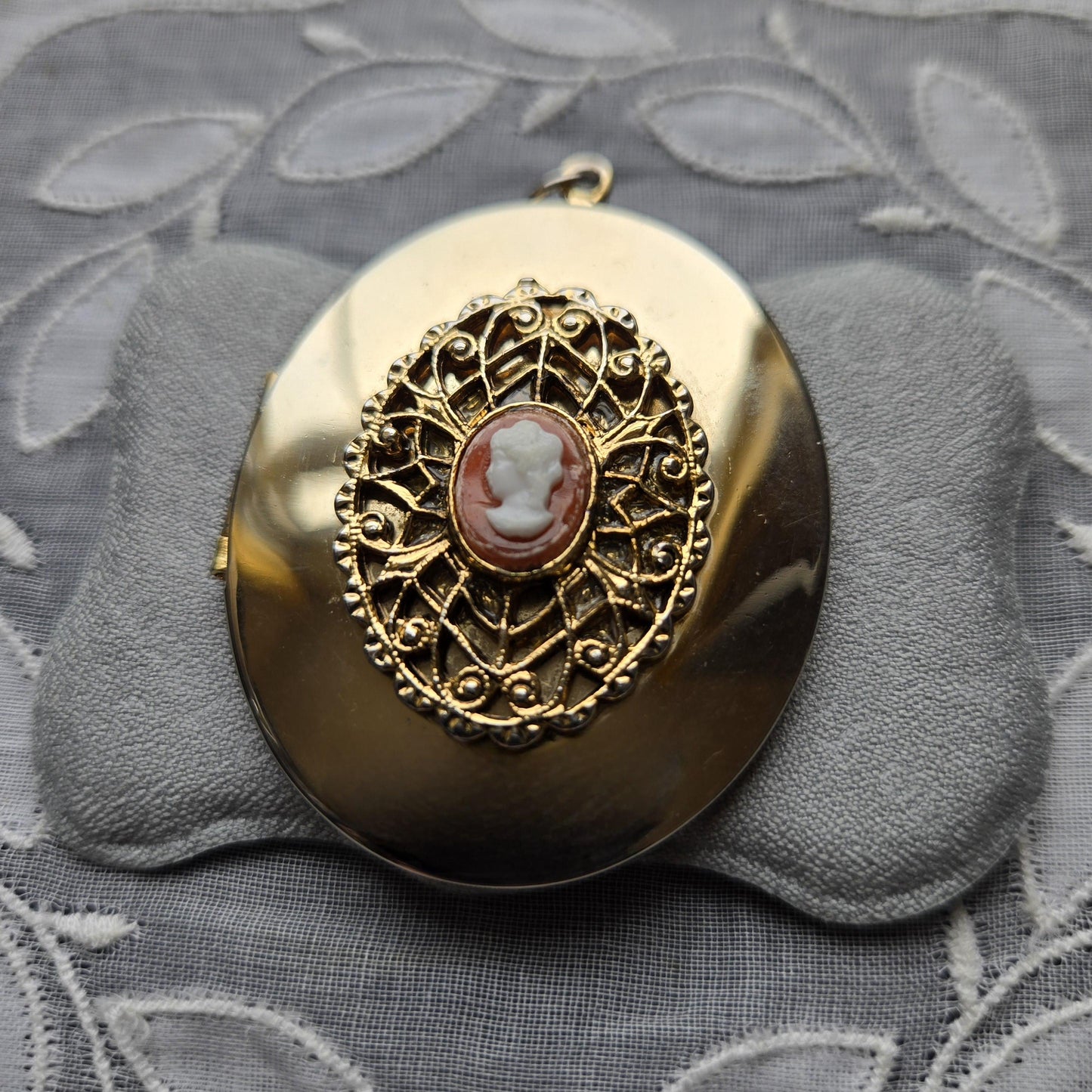 Pendant - Oval Filigree Cameo Locket Pendant