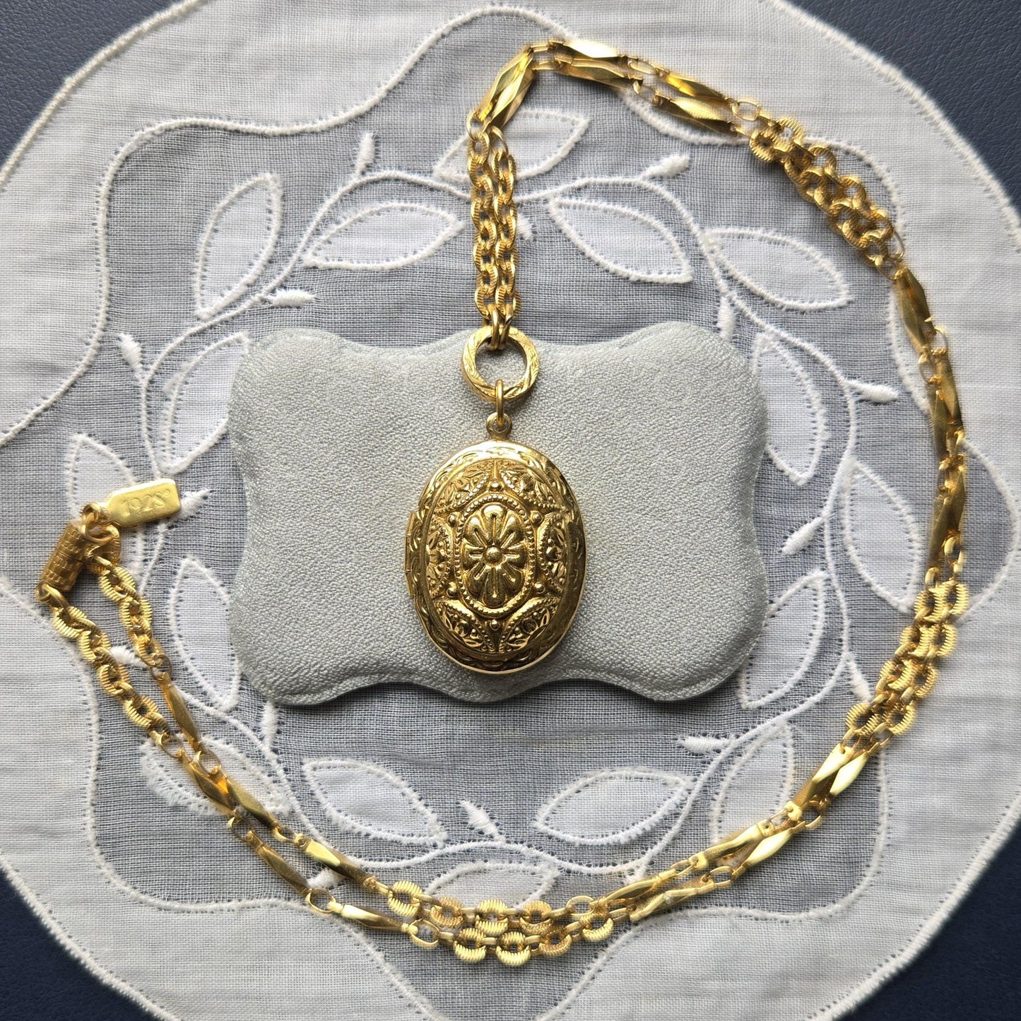 Necklace - 1928 Gold Oval Locket Pendant Necklace