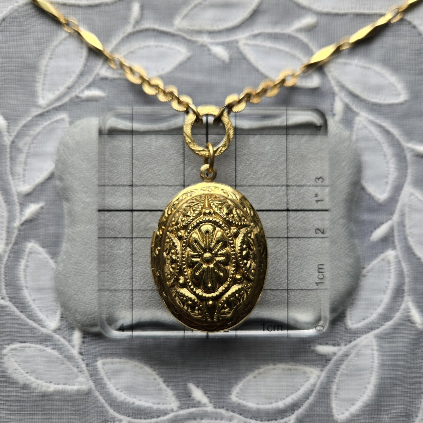 Necklace - 1928 Gold Oval Locket Pendant Necklace