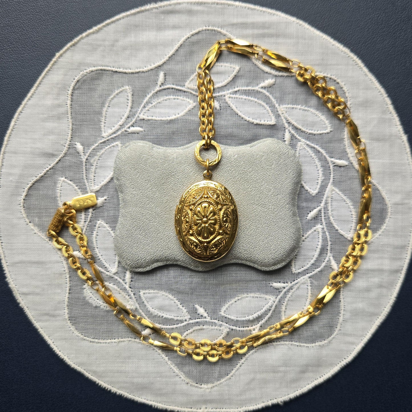 Necklace - 1928 Gold Oval Locket Pendant Necklace