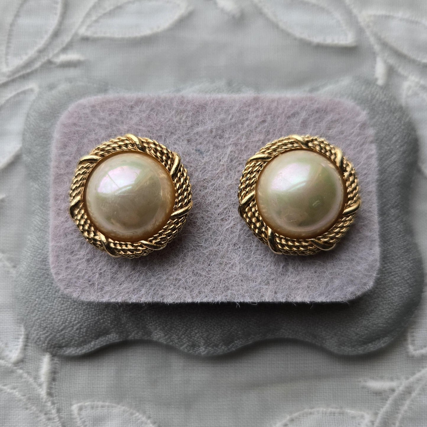 Posts - Gold Twist Pearl Cabochon Stud Earrings