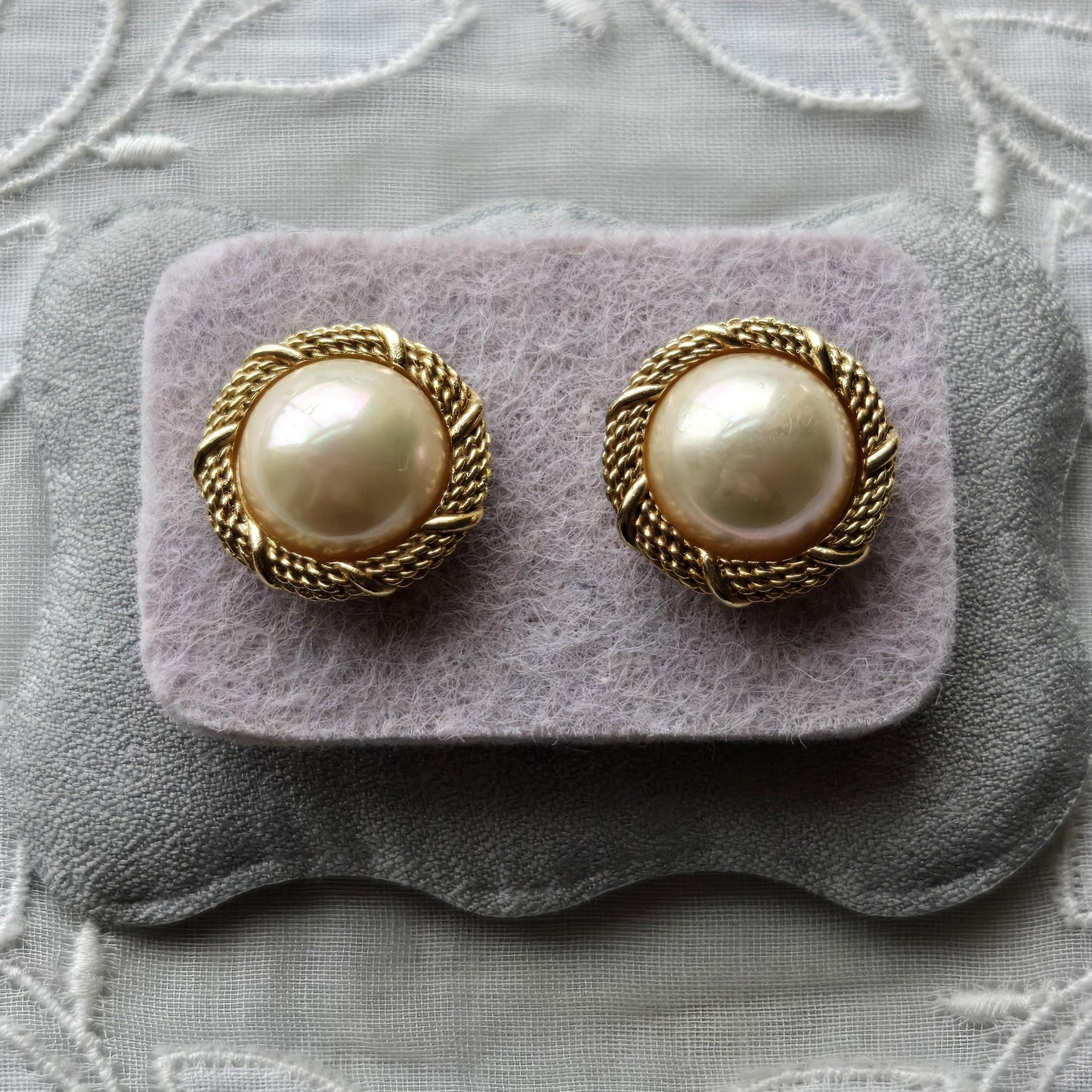 Posts - Gold Twist Pearl Cabochon Stud Earrings